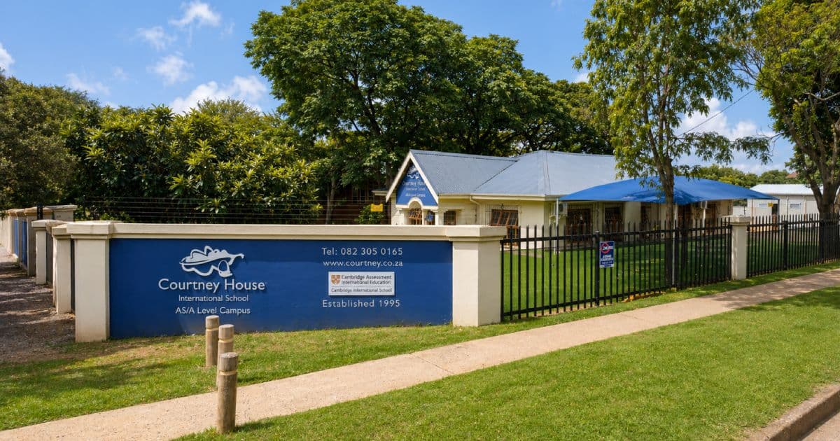 Campus of Courtney House International School – AS/A Level | Bailey’s Muckleneuk
